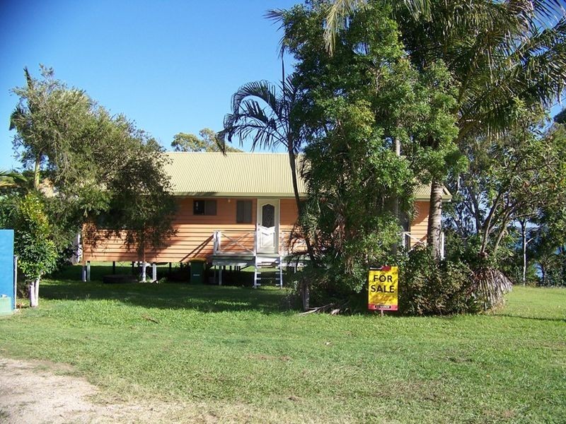 18 Kim Cres, Macleay Island QLD 4184
