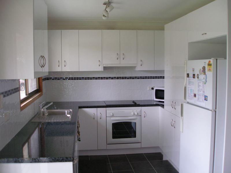18 Kim Cres, Macleay Island QLD 4184