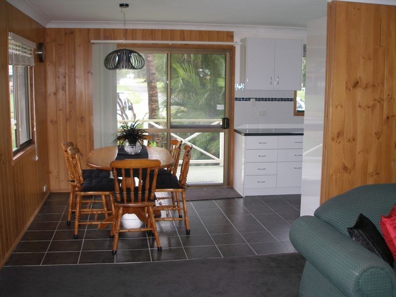 18 Kim Cres, Macleay Island QLD 4184