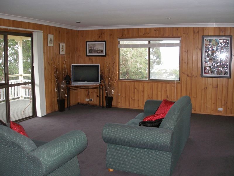 18 Kim Cres, Macleay Island QLD 4184