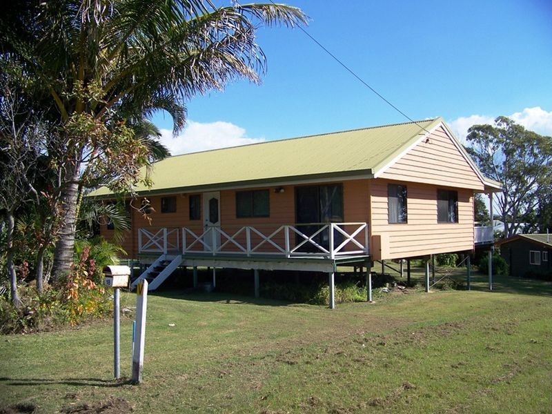 18 Kim Cres, Macleay Island QLD 4184