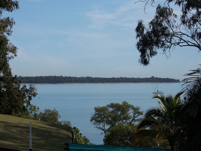 18 Kim Cres, Macleay Island QLD 4184
