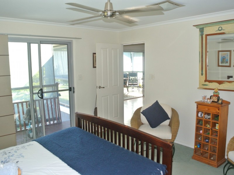 141 High Central Road, Macleay Island QLD 4184