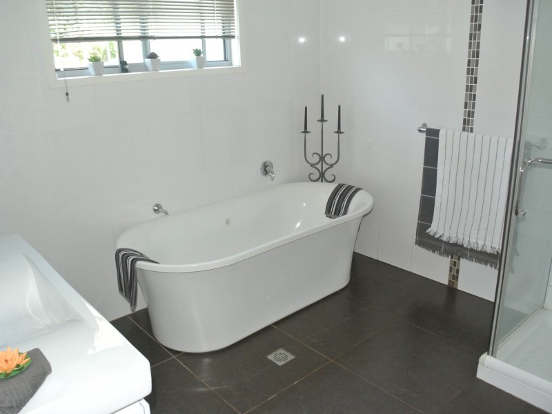 141 High Central Road, Macleay Island QLD 4184