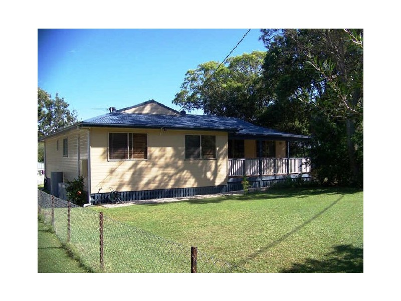 5 Arthur St, Macleay Island QLD 4184