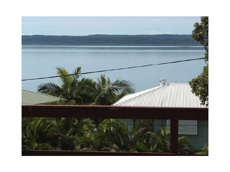 27 Koonwarra Parade, Macleay Island QLD 4184