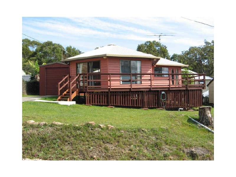 27 Koonwarra Parade, Macleay Island QLD 4184