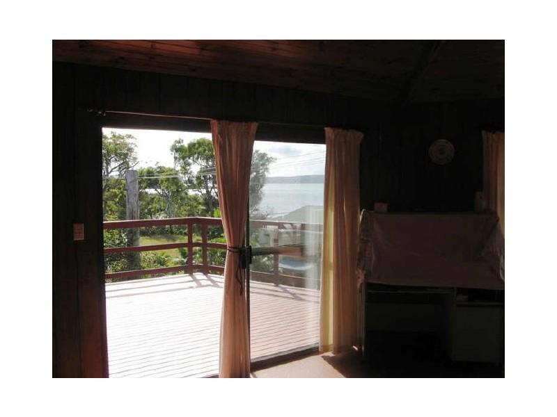 27 Koonwarra Parade, Macleay Island QLD 4184