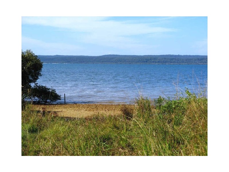 27 Koonwarra Parade, Macleay Island QLD 4184