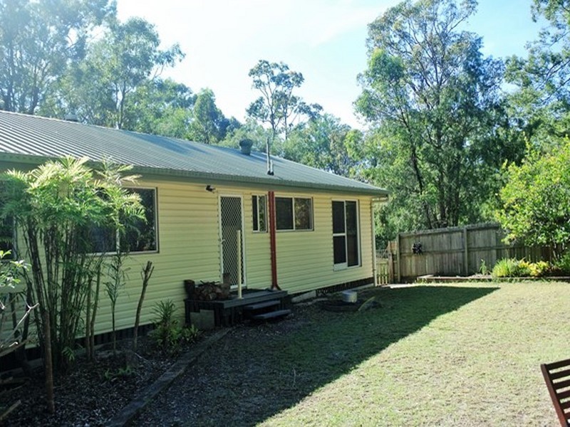 4 Wharf Street, Macleay Island QLD 4184