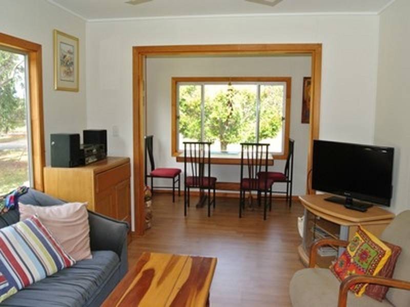 105 Treasure Island Avenue, Karragarra Island QLD 4184