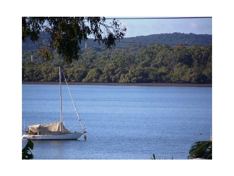 21 Lucas Dr, Lamb Island QLD 4184