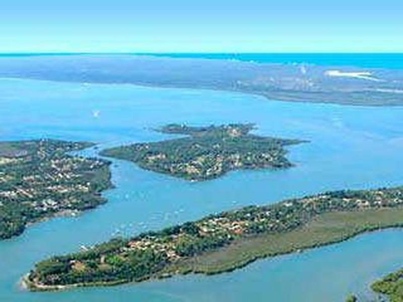 5 Azure Court, Lamb Island QLD 4184