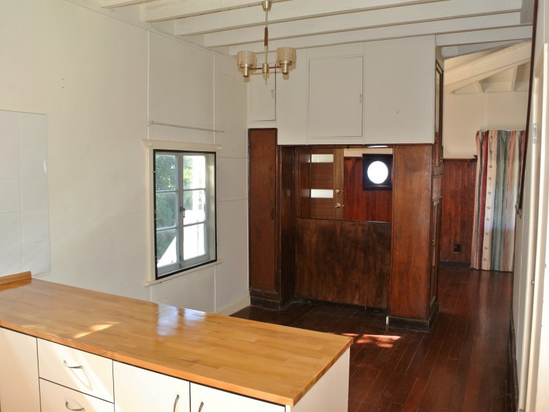 11 Camena Street, Macleay Island QLD 4184