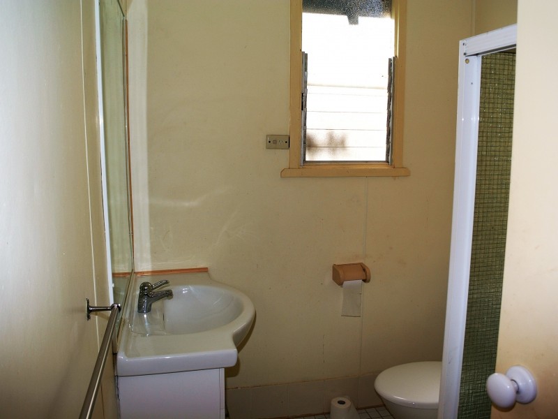 11 Camena Street, Macleay Island QLD 4184