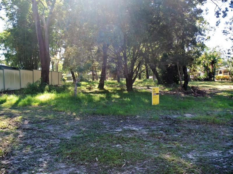 23 Benowa Street, Macleay Island QLD 4184