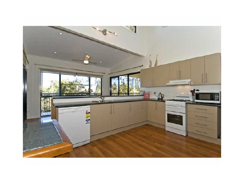 25 Michael av, Lamb Island QLD 4184