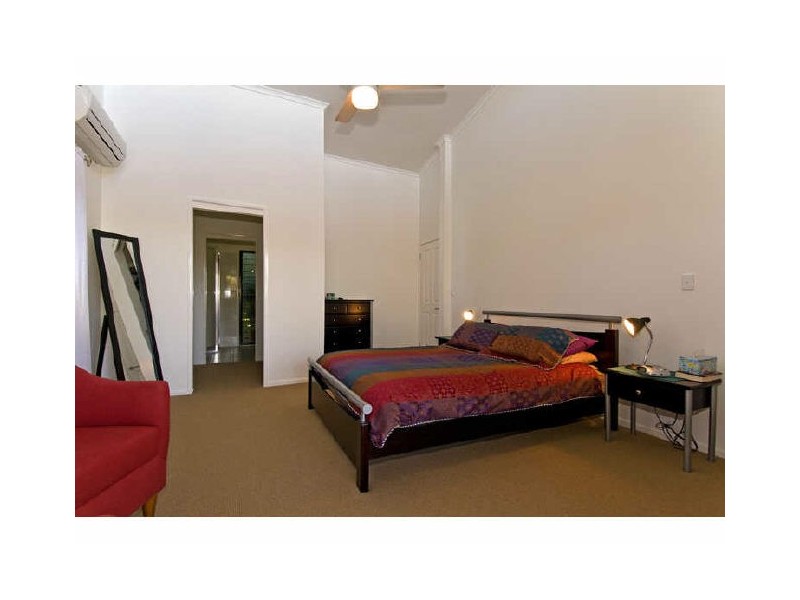 25 Michael av, Lamb Island QLD 4184