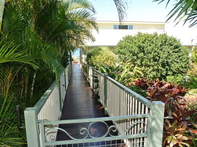 16 Coorong Street, Macleay Island QLD 4184