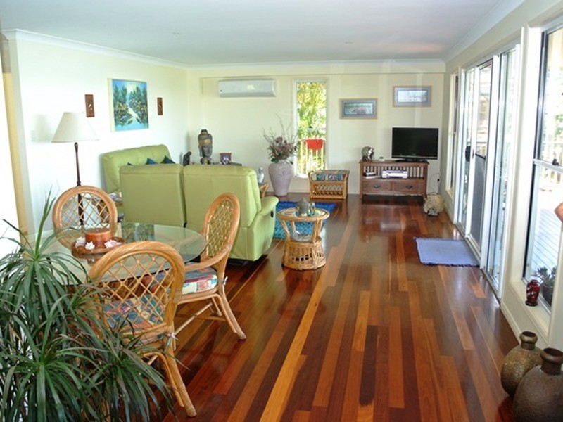 16 Coorong Street, Macleay Island QLD 4184