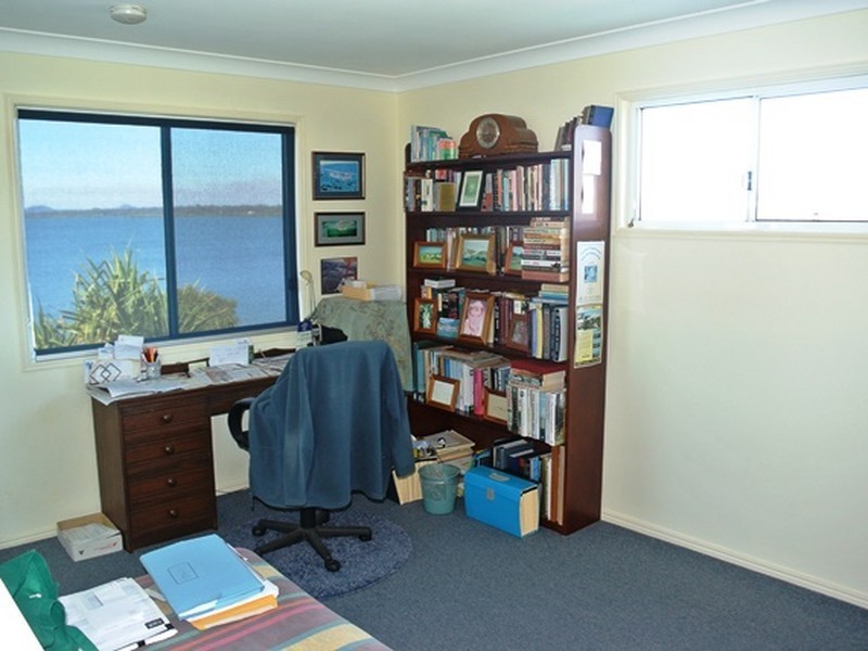 16 Coorong Street, Macleay Island QLD 4184