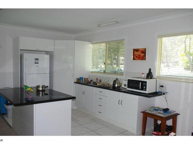 18 Derwent St, Macleay Island QLD 4184