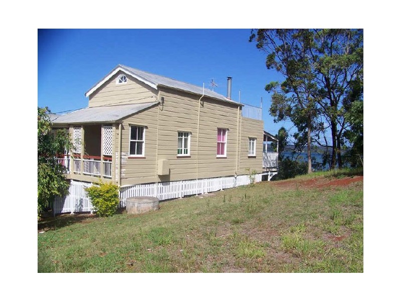 10 Tina av, Lamb Island QLD 4184