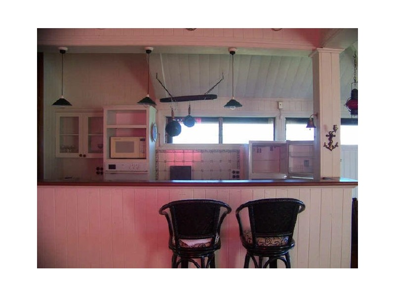 10 Tina av, Lamb Island QLD 4184