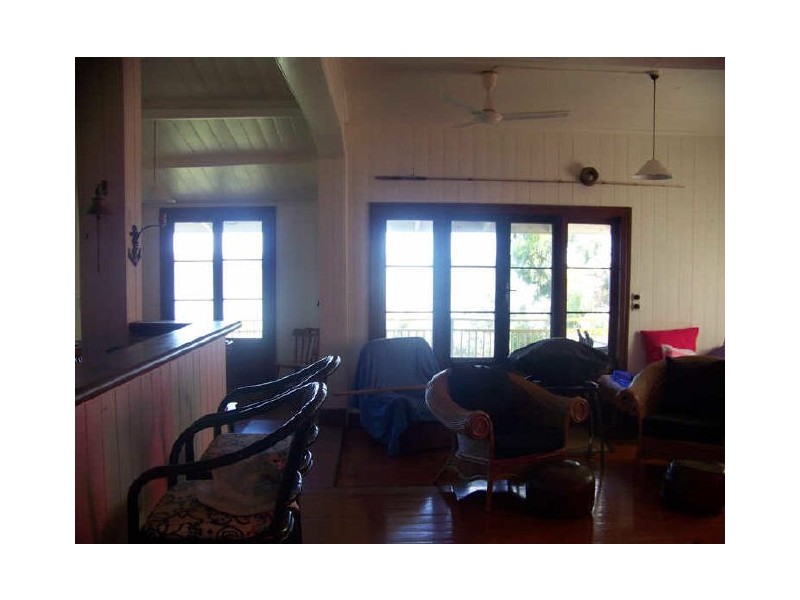 10 Tina av, Lamb Island QLD 4184