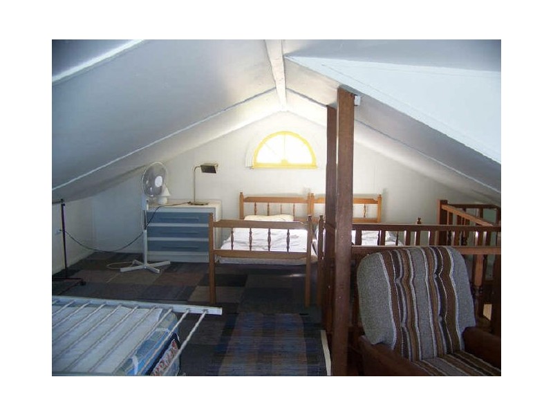 10 Tina av, Lamb Island QLD 4184