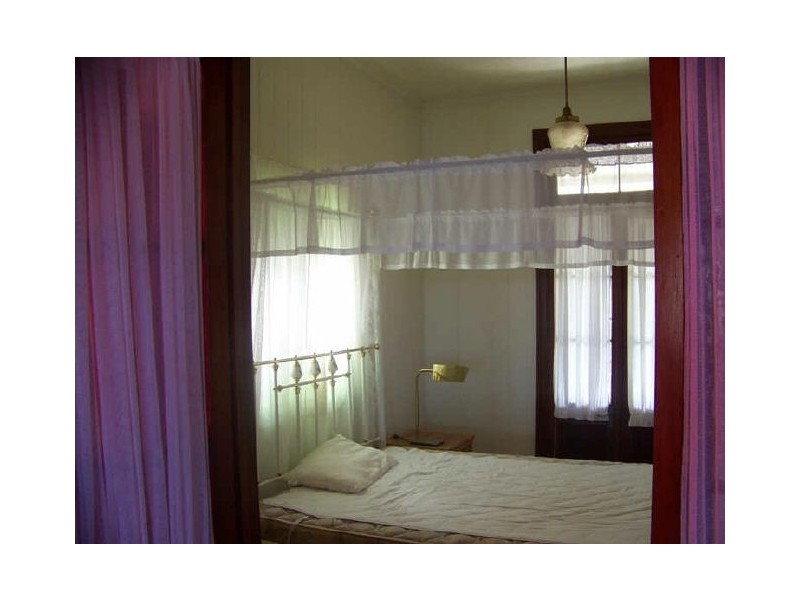 10 Tina av, Lamb Island QLD 4184