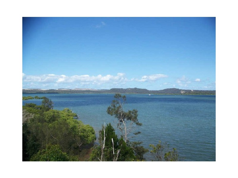 10 Tina av, Lamb Island QLD 4184