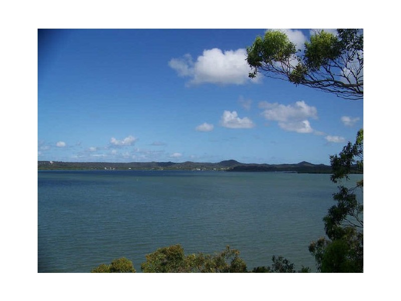10 Tina av, Lamb Island QLD 4184