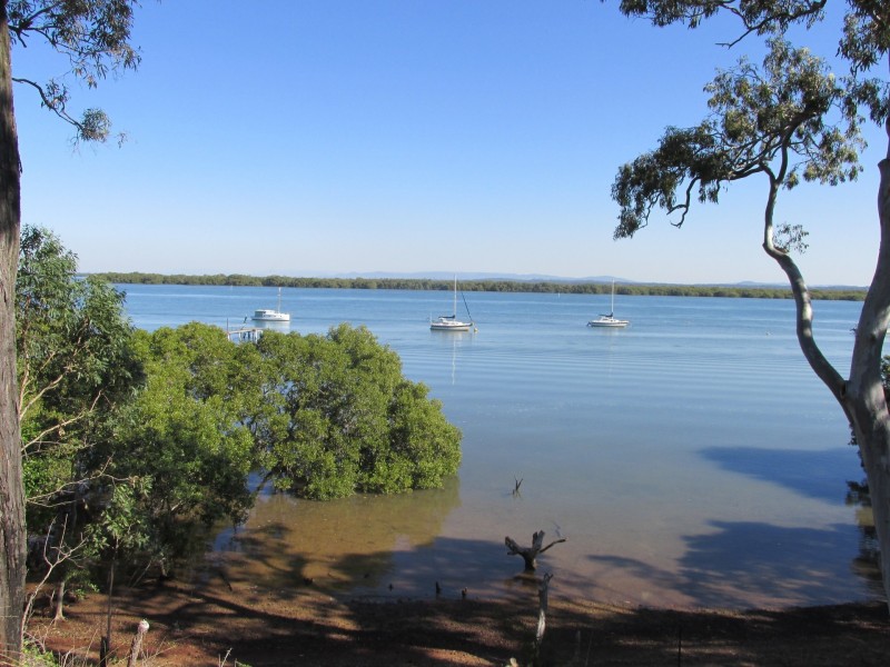 100 Western Road, Macleay Island QLD 4184
