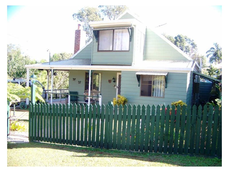 13 Micheal av, Lamb Island QLD 4184
