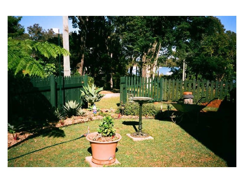 13 Micheal av, Lamb Island QLD 4184