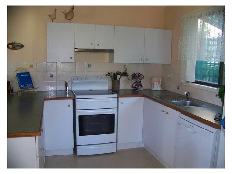 13 Micheal av, Lamb Island QLD 4184