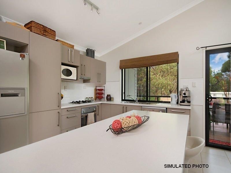 5 Cressy St, Macleay Island QLD 4184