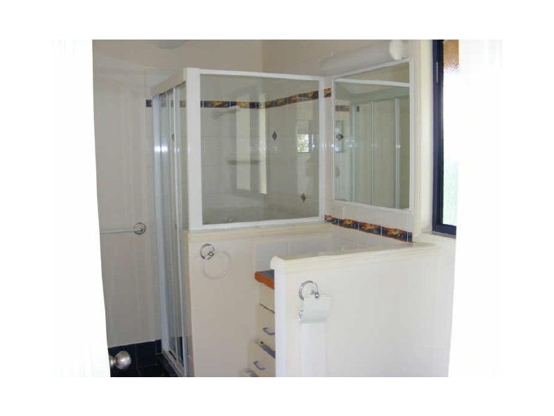 26 Kim St, Macleay Island QLD 4184