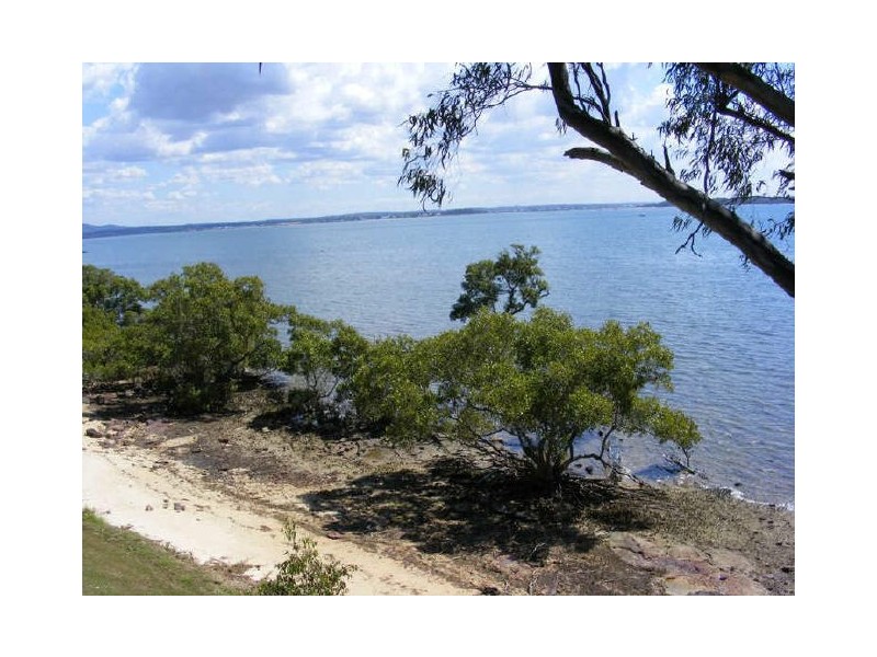 26 Kim St, Macleay Island QLD 4184
