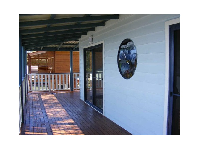 26 Kim St, Macleay Island QLD 4184