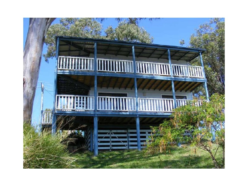 26 Kim St, Macleay Island QLD 4184