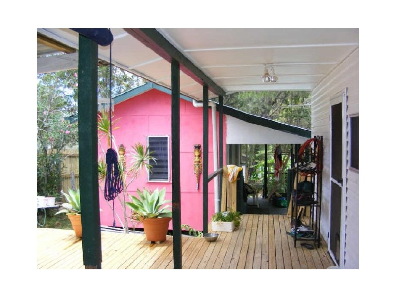 2 Alistair Crt, Macleay Island QLD 4184