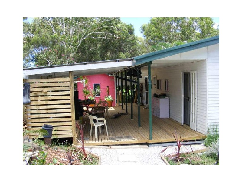 2 Alistair Crt, Macleay Island QLD 4184