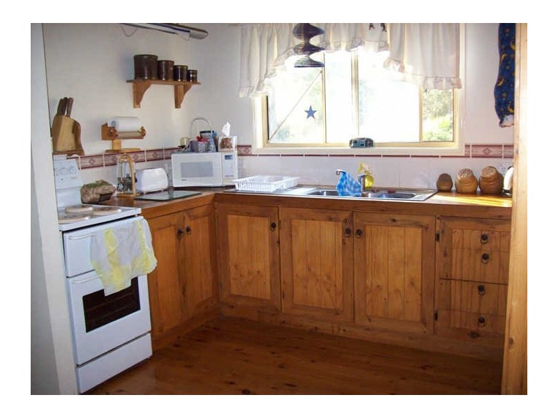 13 Citron St, Macleay Island QLD 4184