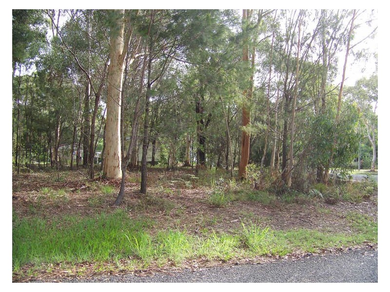 2 Baracoota St, Macleay Island QLD 4184