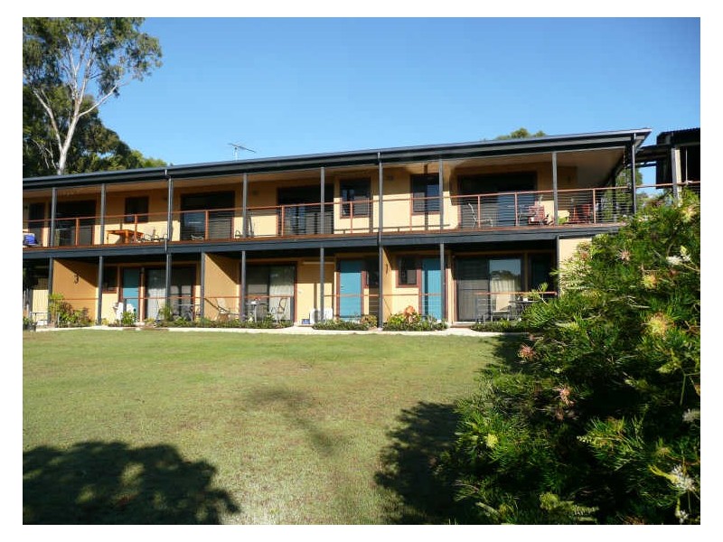 10-14 Weeroona Avenue, Macleay Island QLD 4184
