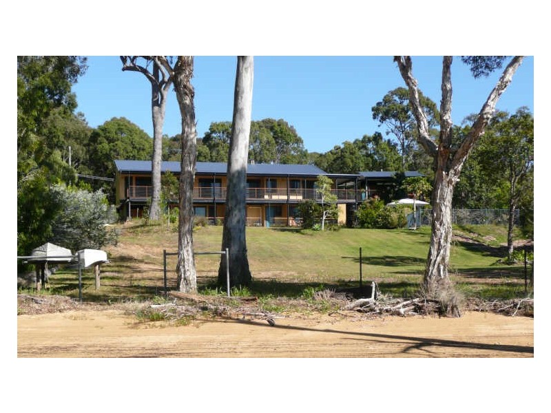 10-14 Weeroona Avenue, Macleay Island QLD 4184