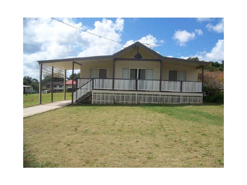 8 Betty St, Macleay Island QLD 4184