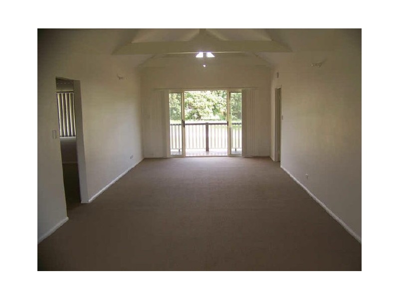 8 Betty St, Macleay Island QLD 4184